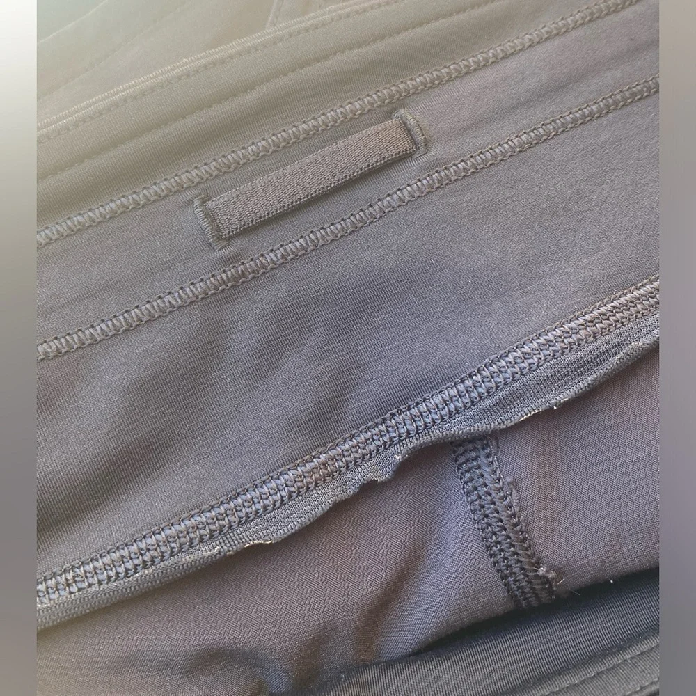 Lululemon Speed Up Short *2.5" in Black ~ Size 10 - Picture 9 of 9